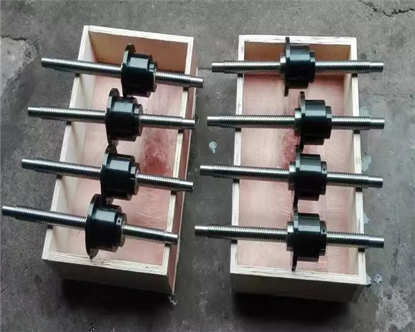 滚珠丝杠